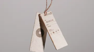 Paper-based and metal-free RFID tags 