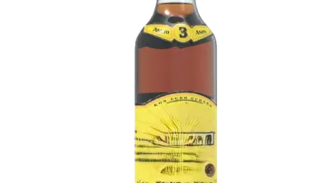 Bouteille de spiritueux couronnée de l'antivol Saecura en inox